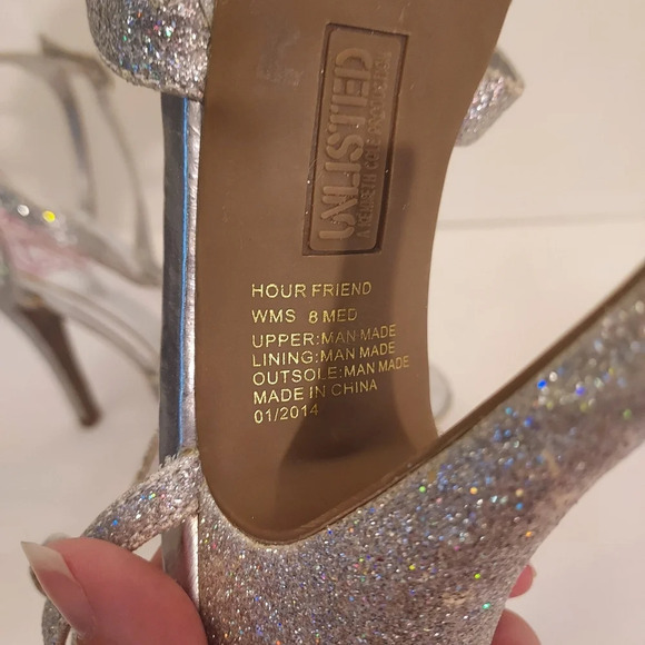 Unlisted A Kenneth Cole Production Hour Friend Silver Glitter Heels in Size 8 - Picture 11 of 12